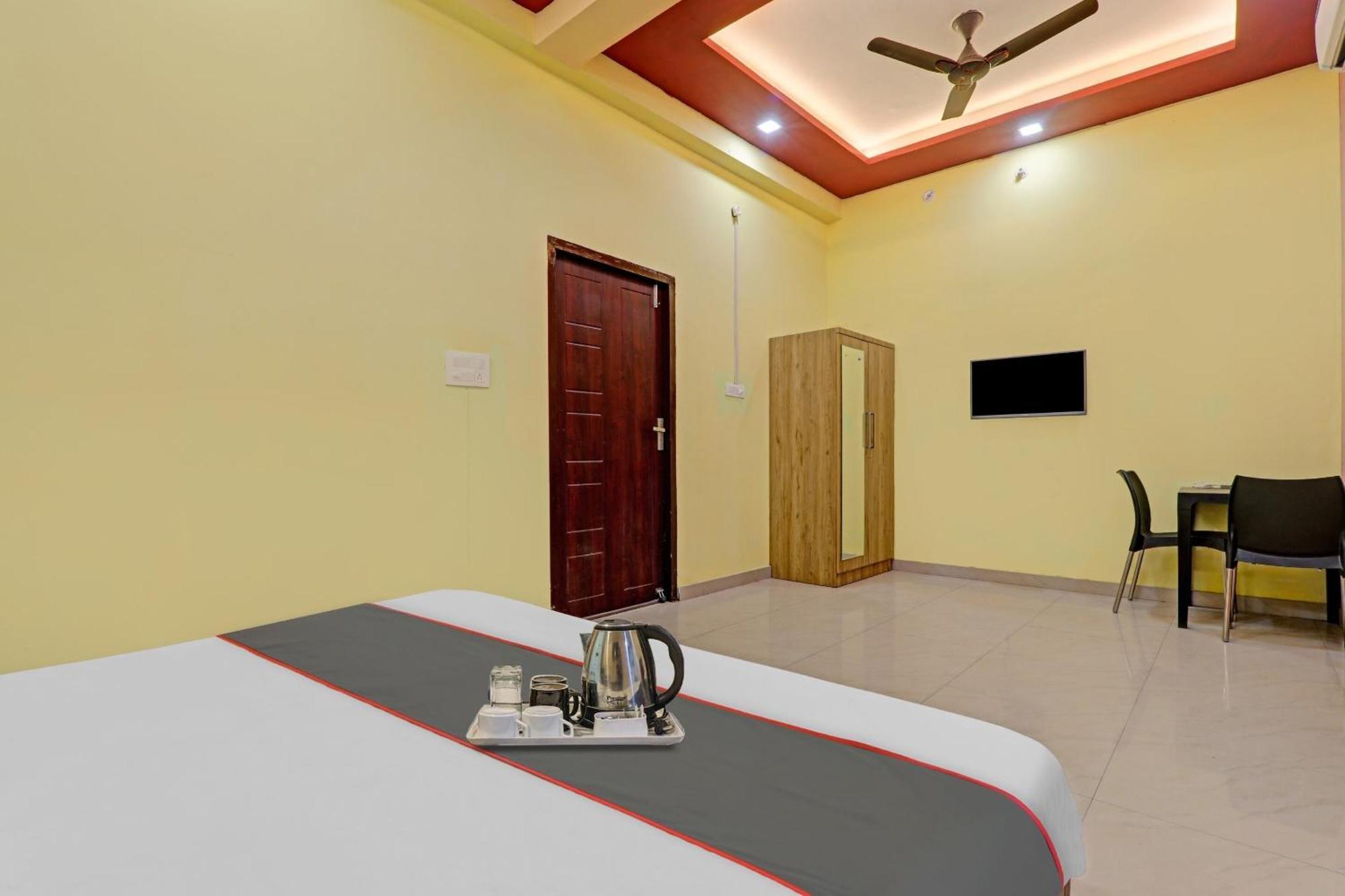 Capital O Phenix Elite Near Phoenix United Lucknow Buitenkant foto
