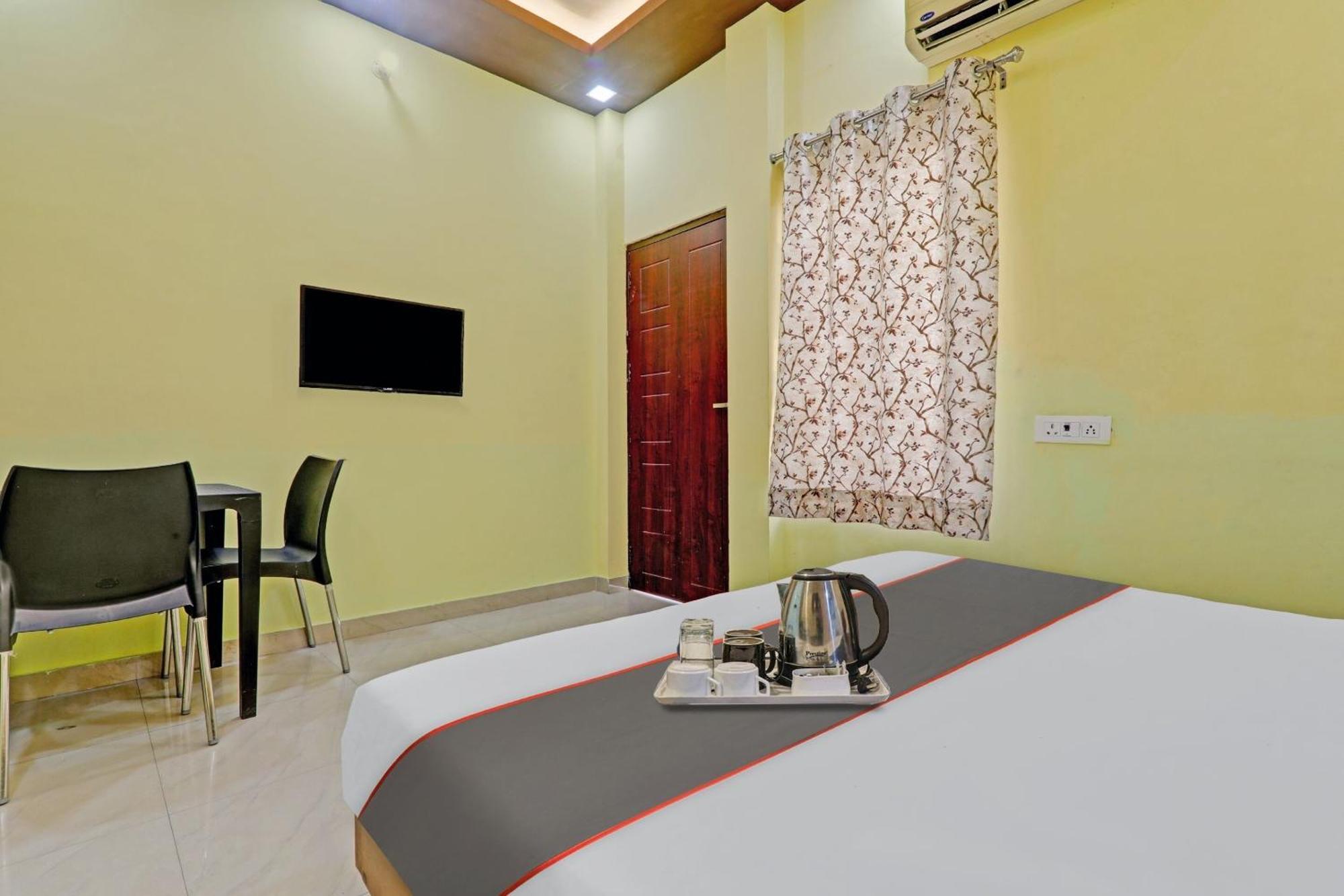 Capital O Phenix Elite Near Phoenix United Lucknow Buitenkant foto