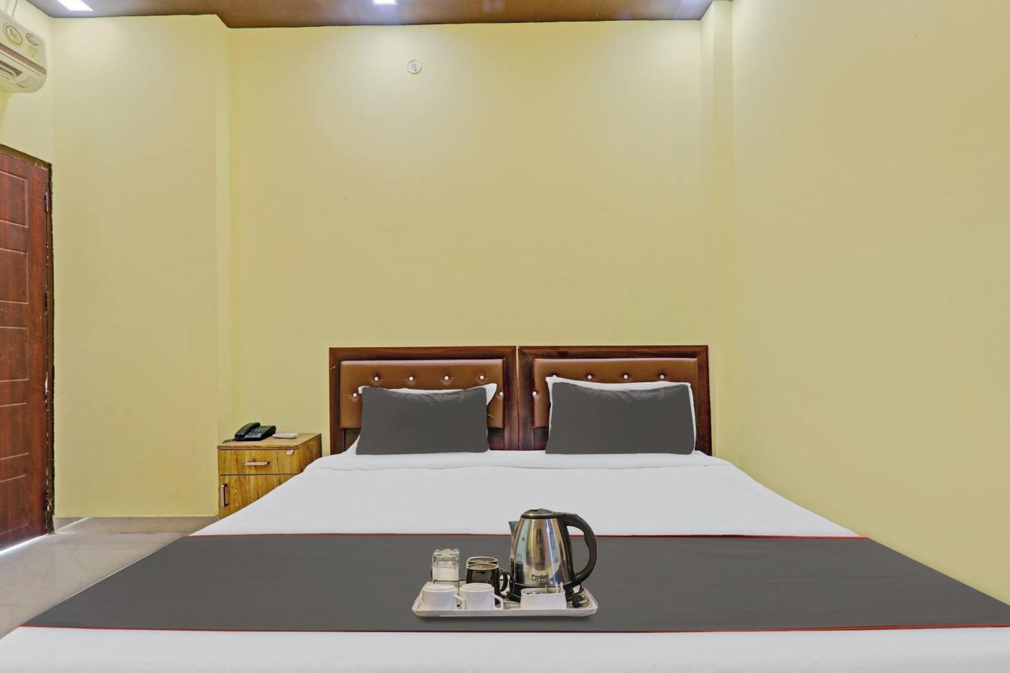 Capital O Phenix Elite Near Phoenix United Lucknow Buitenkant foto