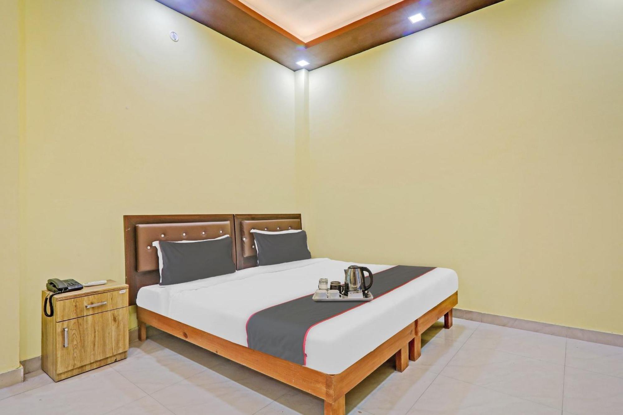 Capital O Phenix Elite Near Phoenix United Lucknow Buitenkant foto