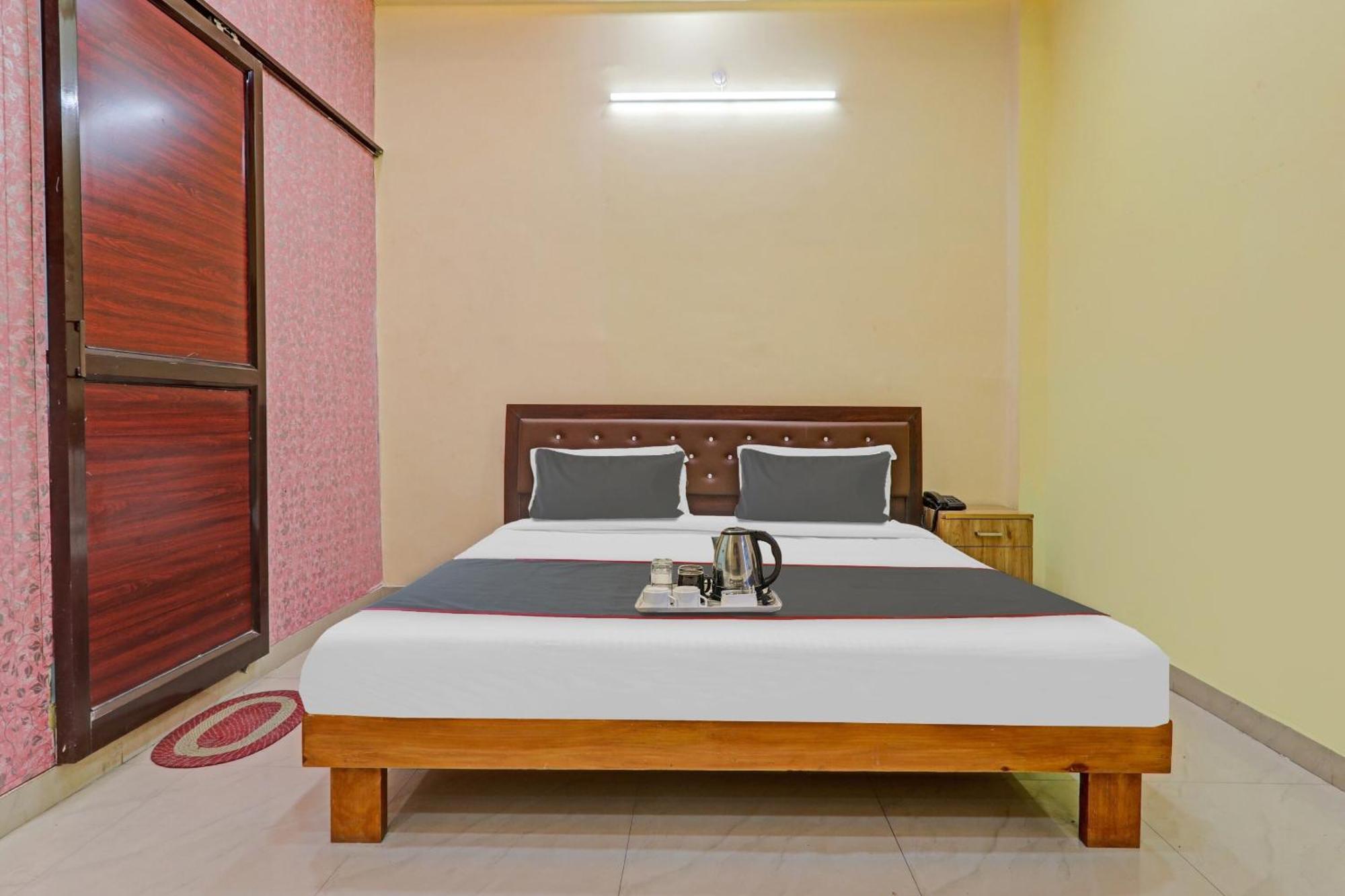 Capital O Phenix Elite Near Phoenix United Lucknow Buitenkant foto