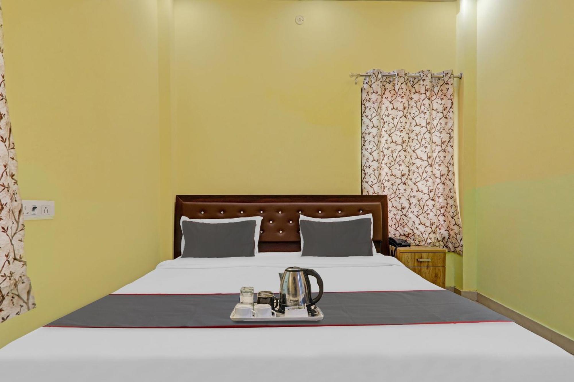 Capital O Phenix Elite Near Phoenix United Lucknow Buitenkant foto