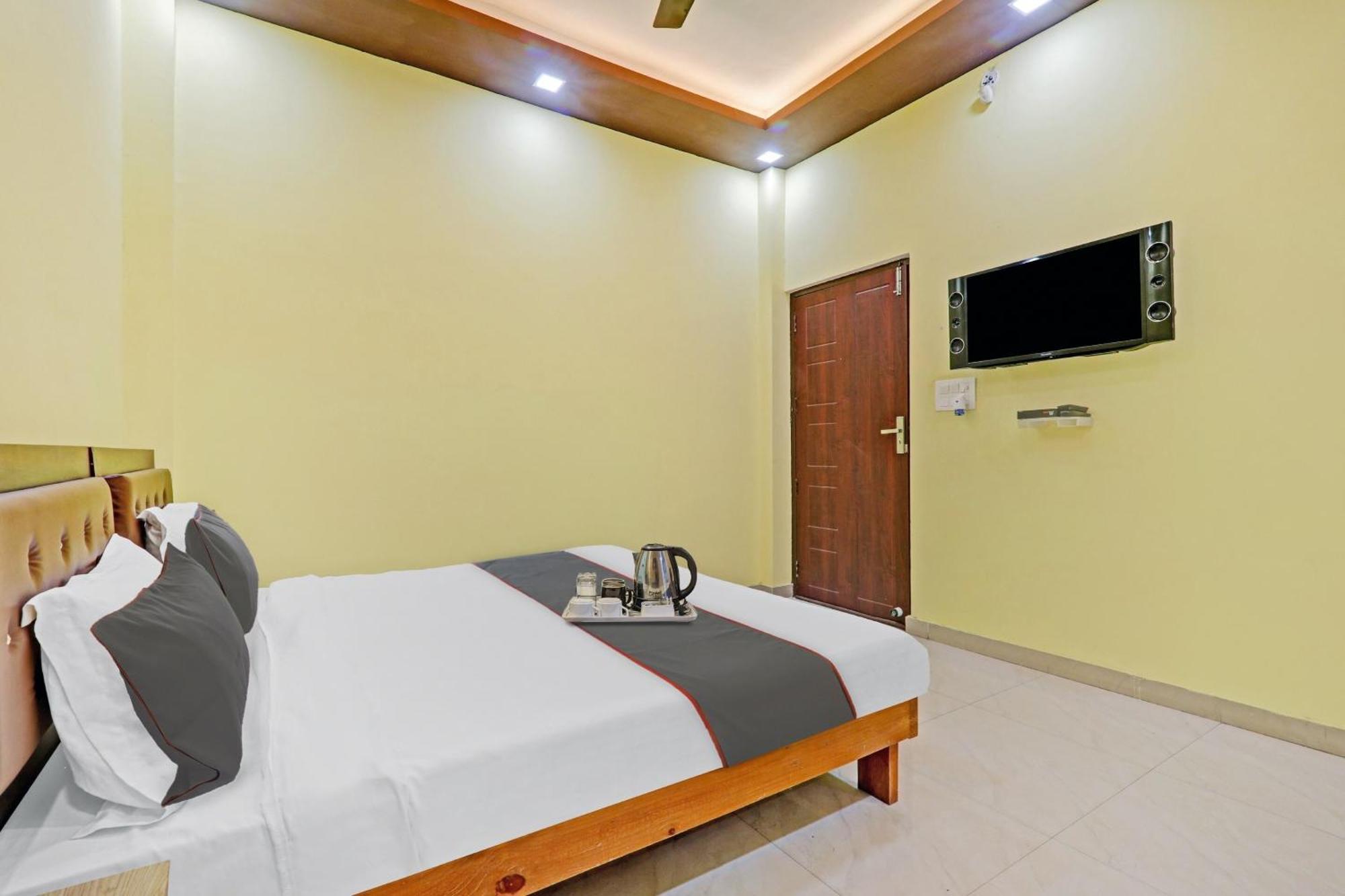 Capital O Phenix Elite Near Phoenix United Lucknow Buitenkant foto