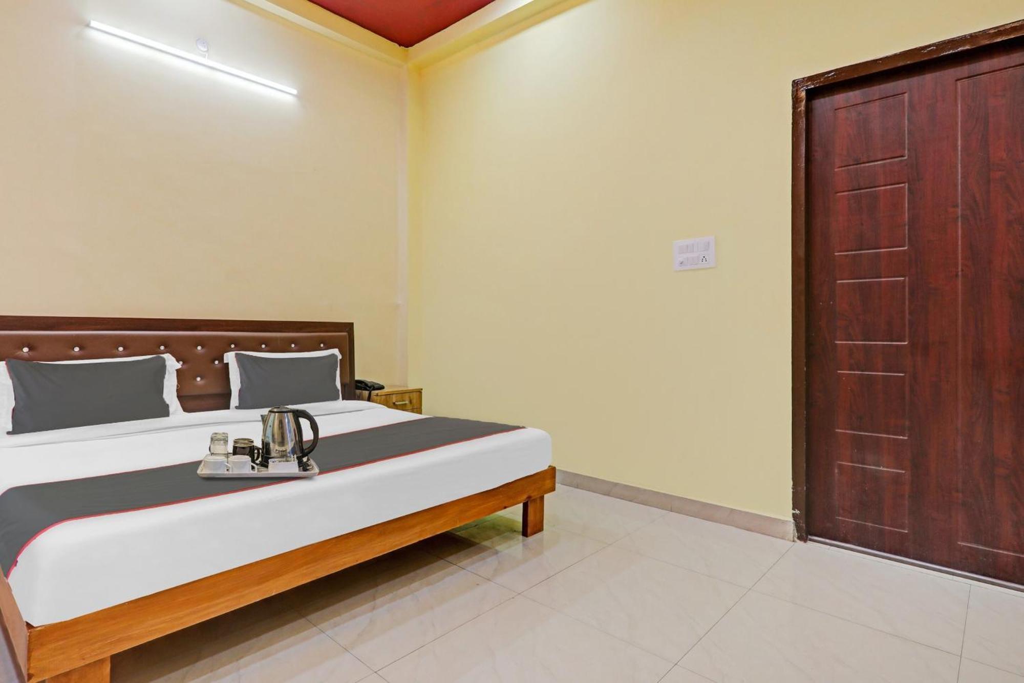 Capital O Phenix Elite Near Phoenix United Lucknow Buitenkant foto