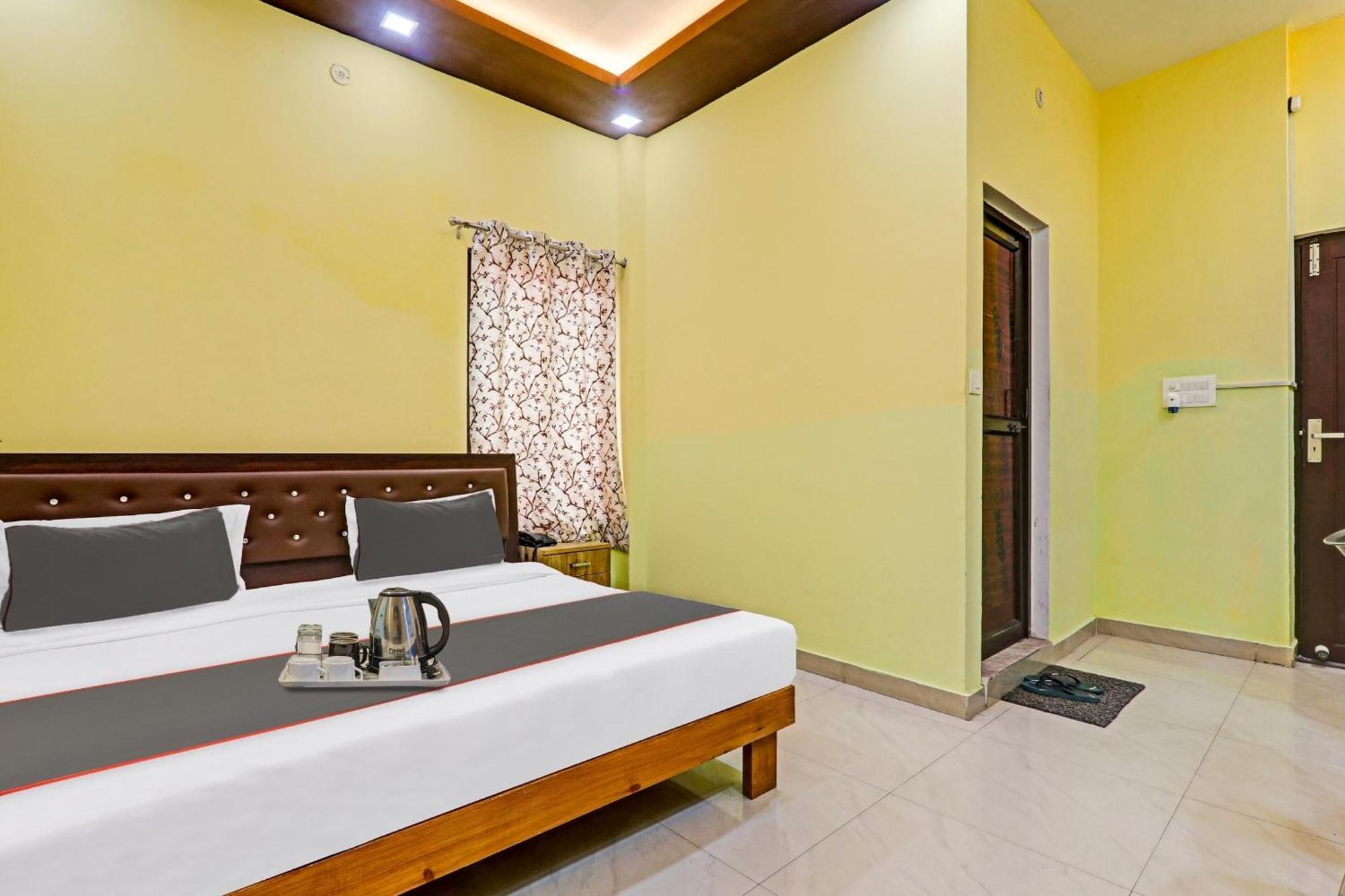 Capital O Phenix Elite Near Phoenix United Lucknow Buitenkant foto