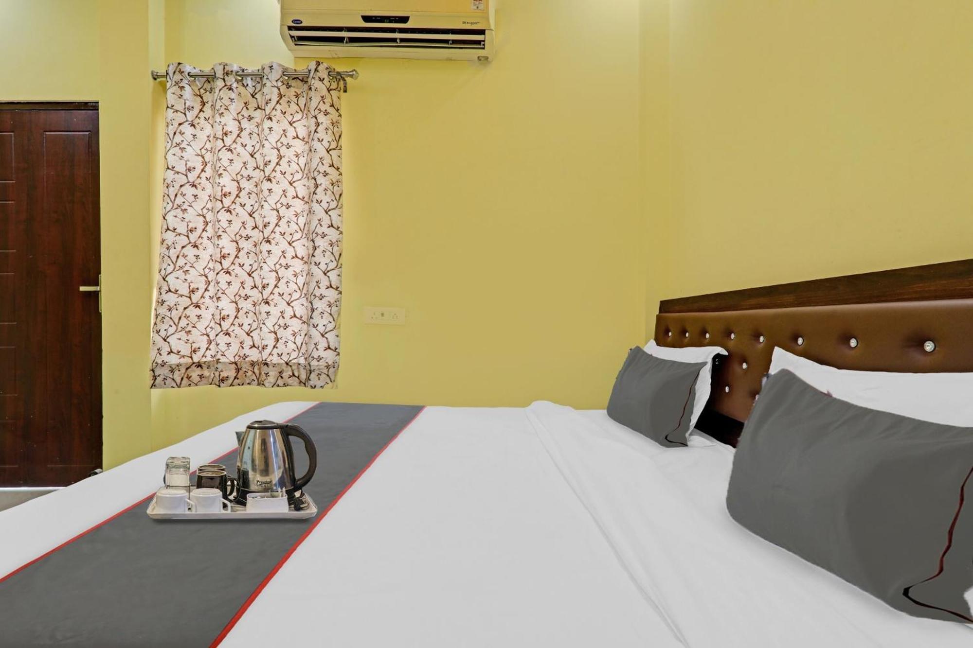 Capital O Phenix Elite Near Phoenix United Lucknow Buitenkant foto
